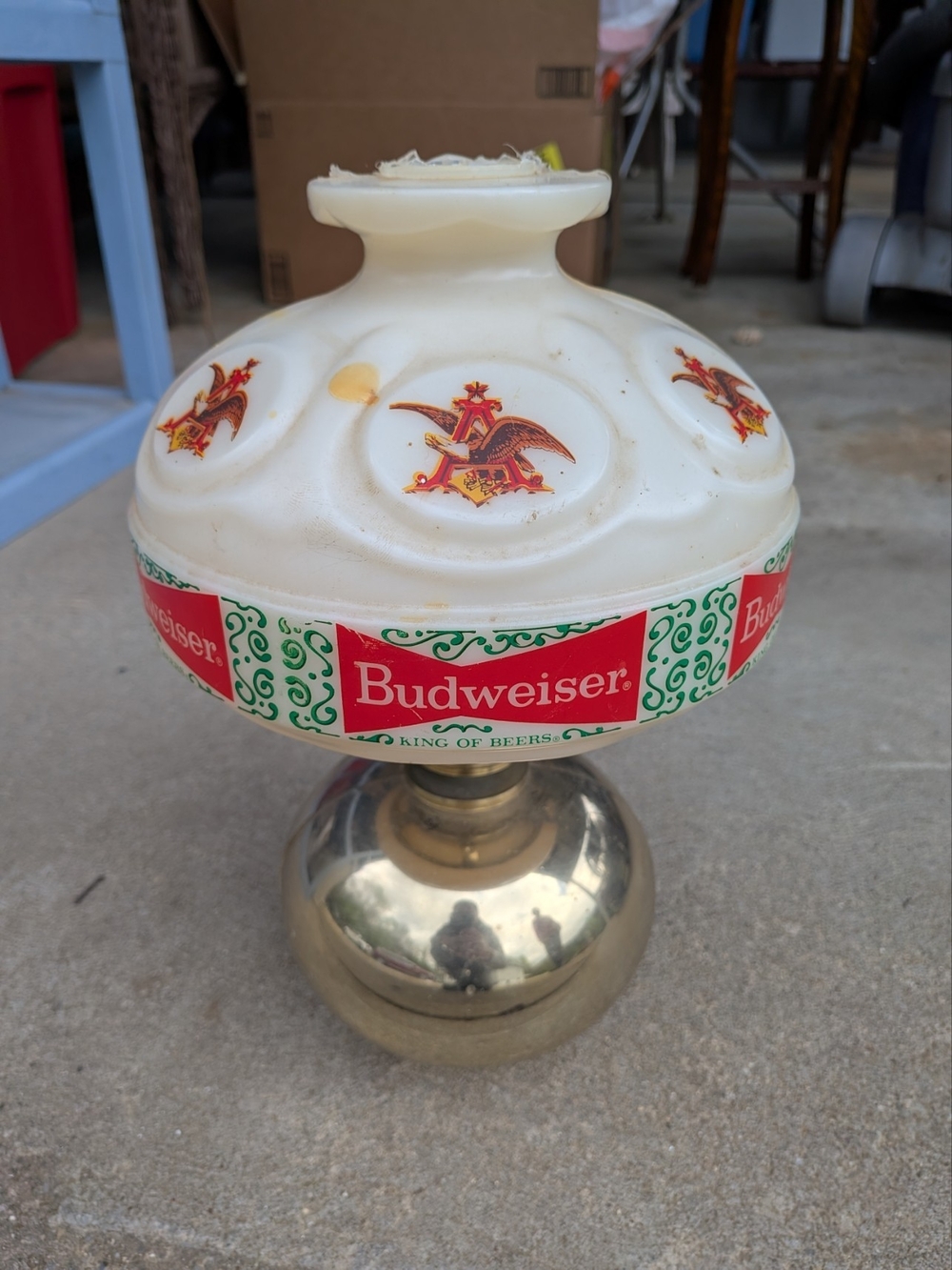 Budweiser Branded Vintage Style Table Lamp - White and Gold